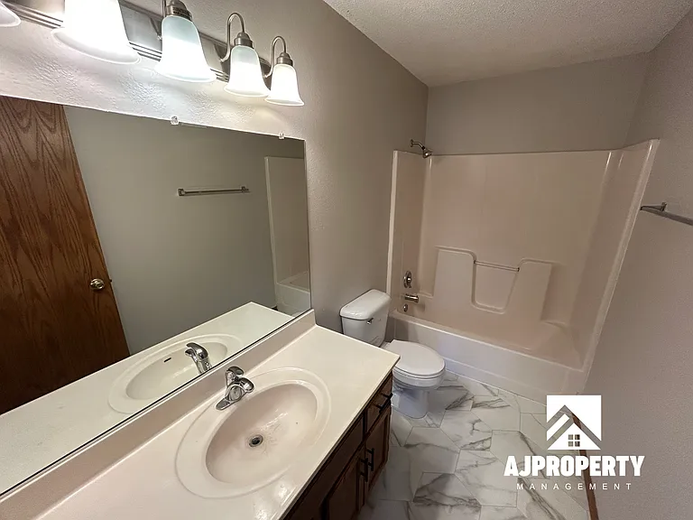 1312 E Keystone Dr #9 — Photo 8