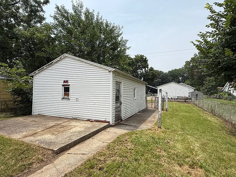 2051 N Main St — Photo 13