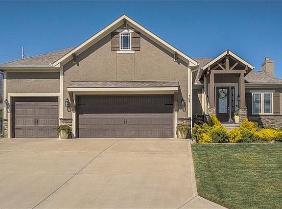 2nd image of 709 SE Meadowlark
