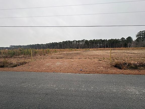 3rd image of Town Point Lndg