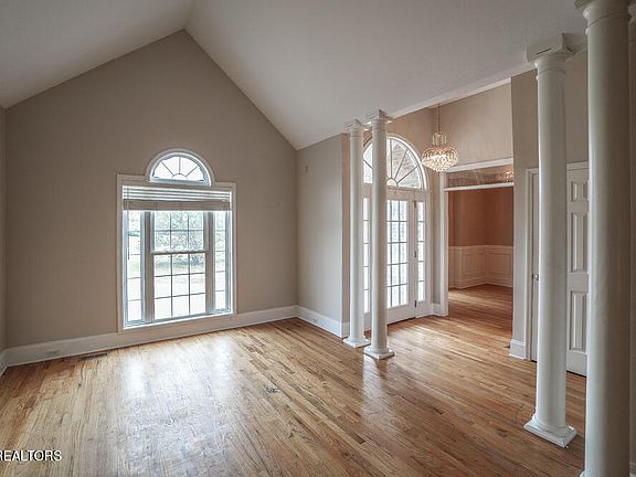 4th image of 1106 Stonehenge Dr