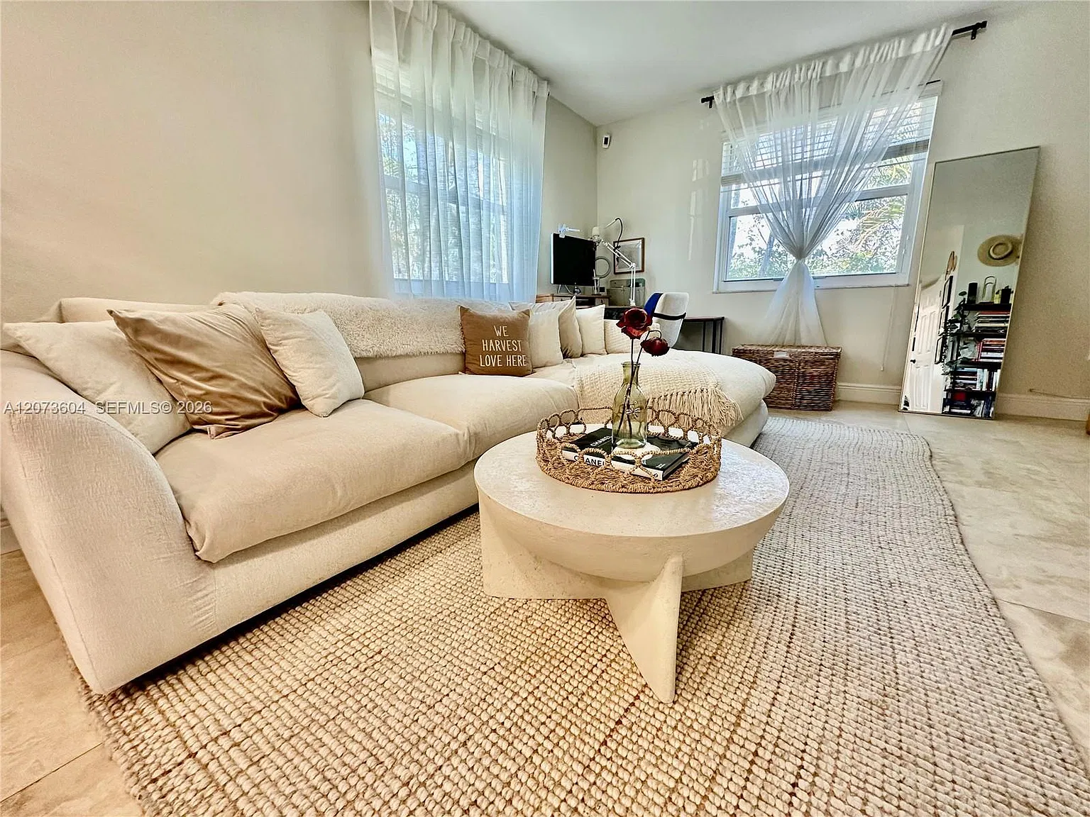 2 bed, 1.5 bath, 1012 sqft, $2,650 — Photo 4