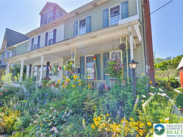 12 E North St, Nazareth, PA 18064