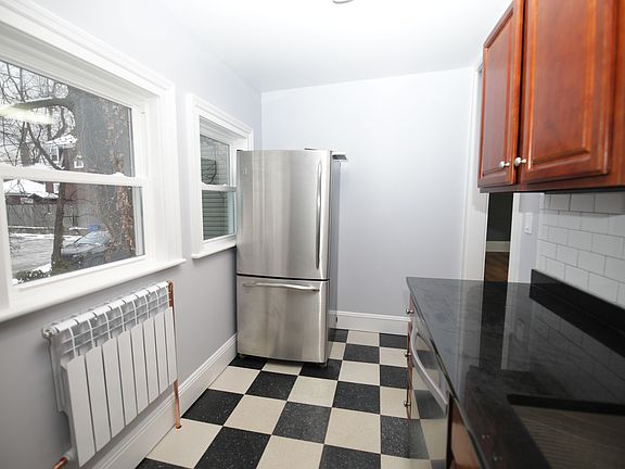 5th image of 17 Hamilton Ave Floor 2