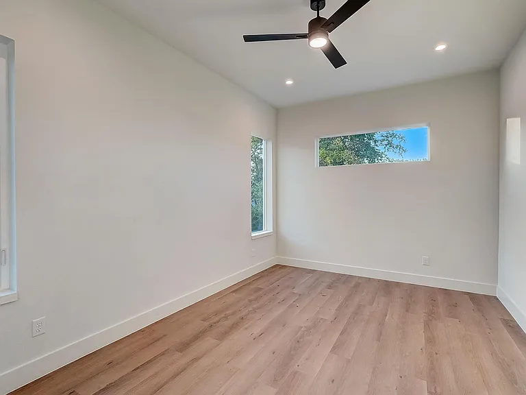 1719 Homeland St — Photo 17