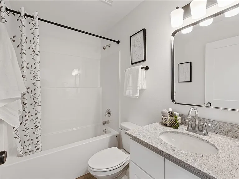 Back unit 2nd bathroom