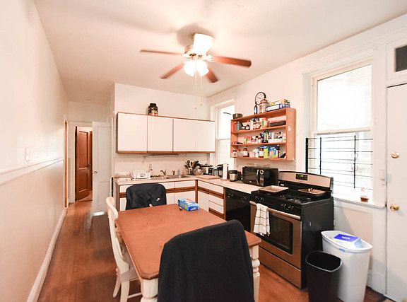 2nd image of 1150 W Waveland Ave #1W