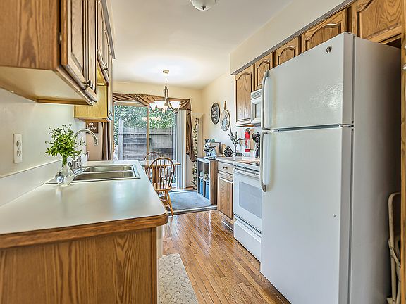 5th image of 3027 Forest Creek Ct