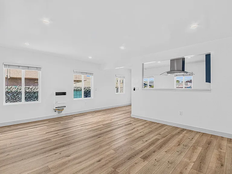 933 Alamitos Ave — Photo 9