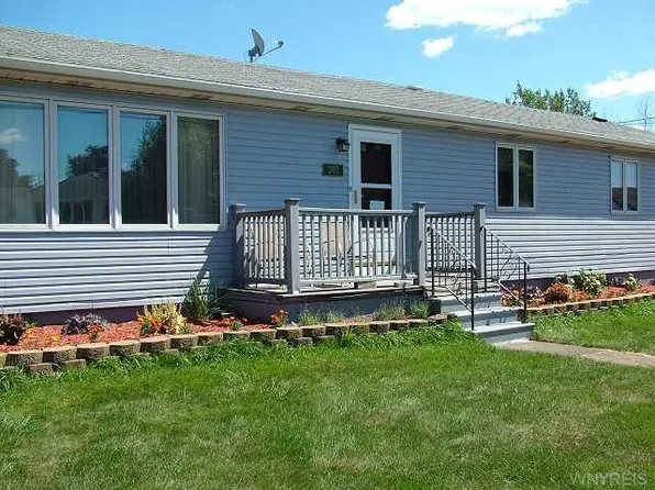 203 Hyland Ave, Depew, NY 14043