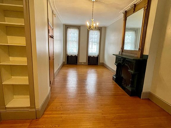 3rd image of 1535 S 15th St #1