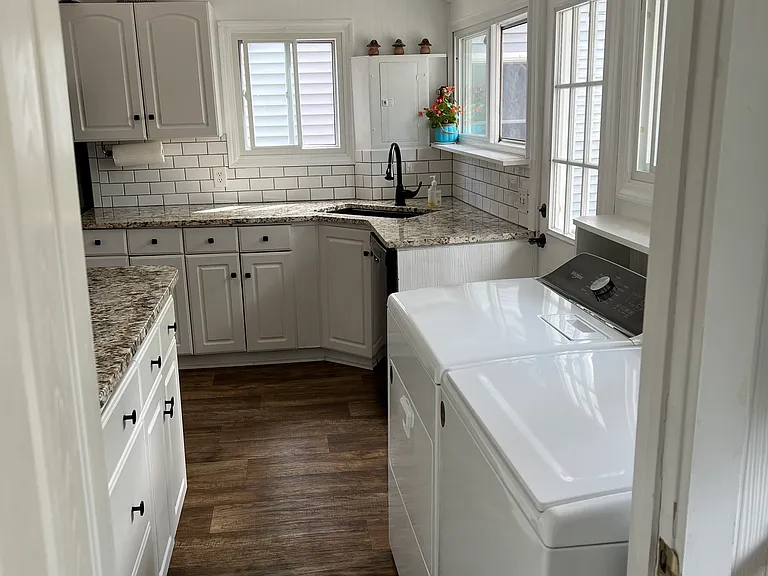 2036 Midlake Dr — Photo 9