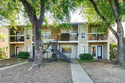 1903 W Loop #D Photo 1