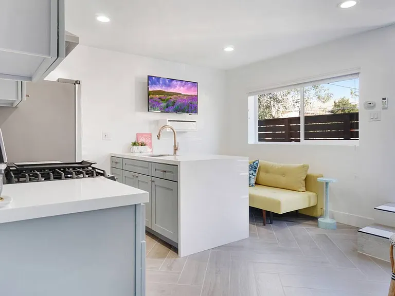 2158 3rd Ave #B — Photo 9