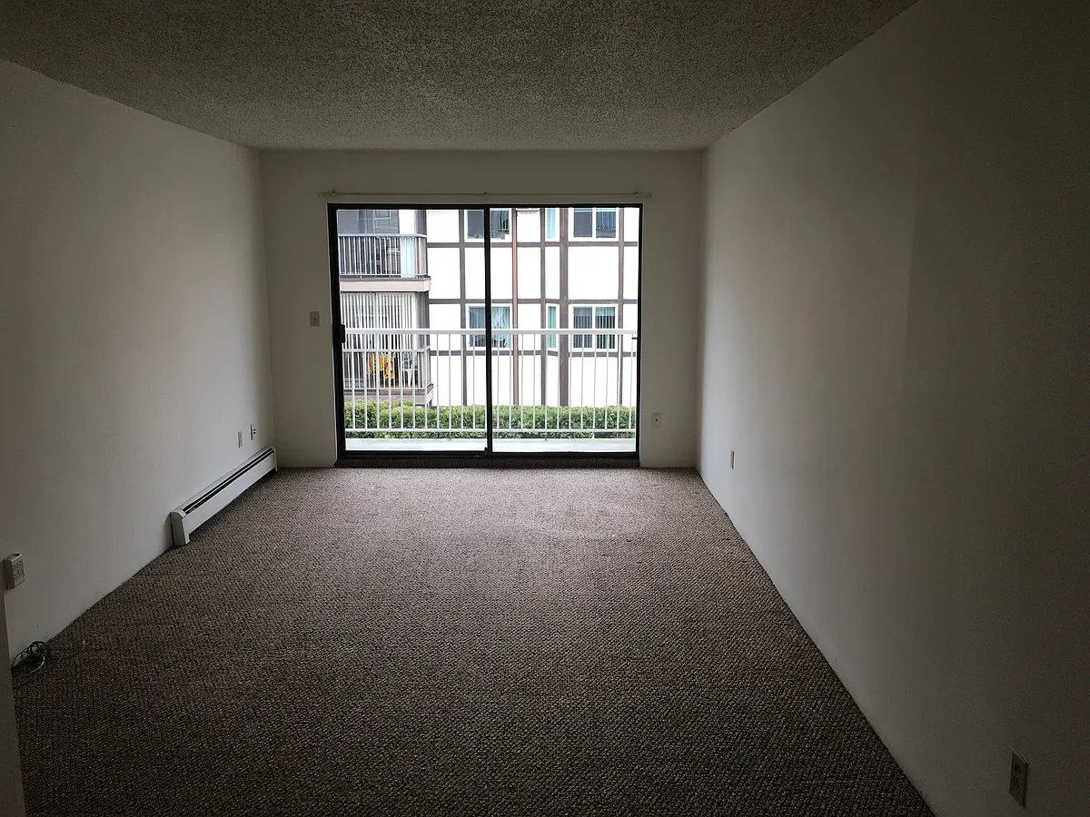 Building Photo - 2970 Gladwin Rd #315