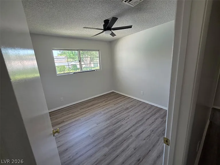 2725 Colanthe Ave — Photo 20
