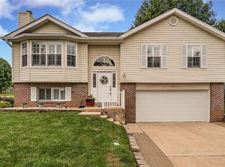 1201 Sandstone Lake, Saint Louis, MO 63367