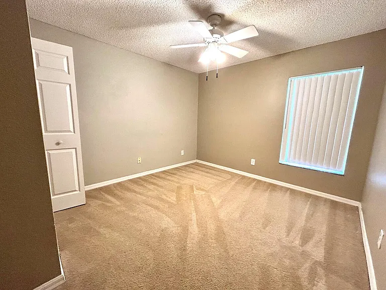4760 Manchester Dr — Photo 12