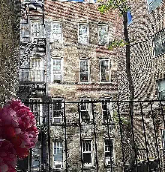 257 W 12th St #3E — Photo 4