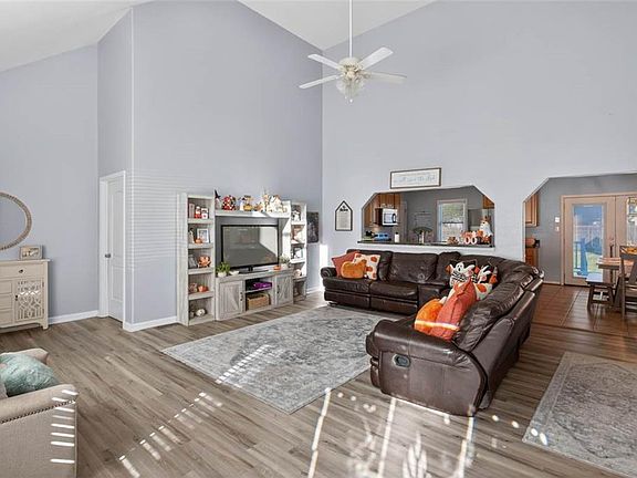 5th image of 12 Sunset Ln