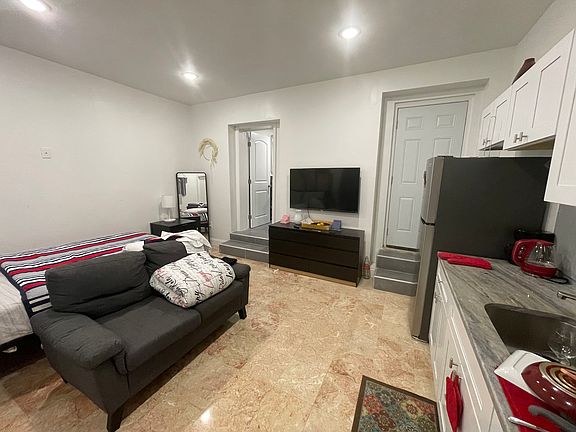 2nd image of 809 Cantrell St Floor 1