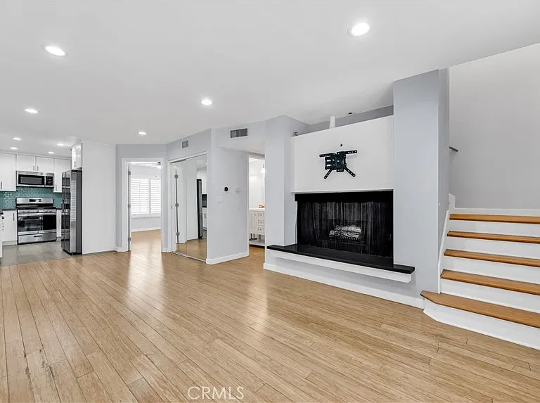 7137 Shoup Ave #16 — Photo 2