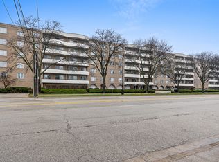 6400 N Cicero Ave APT 611, Lincolnwood, IL