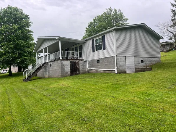 1019 Summerlee Ave, Oak Hill, WV 25901