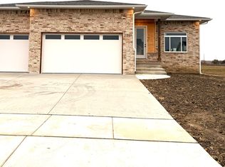 2207 S Chateau Ct, Wichita, KS 67207