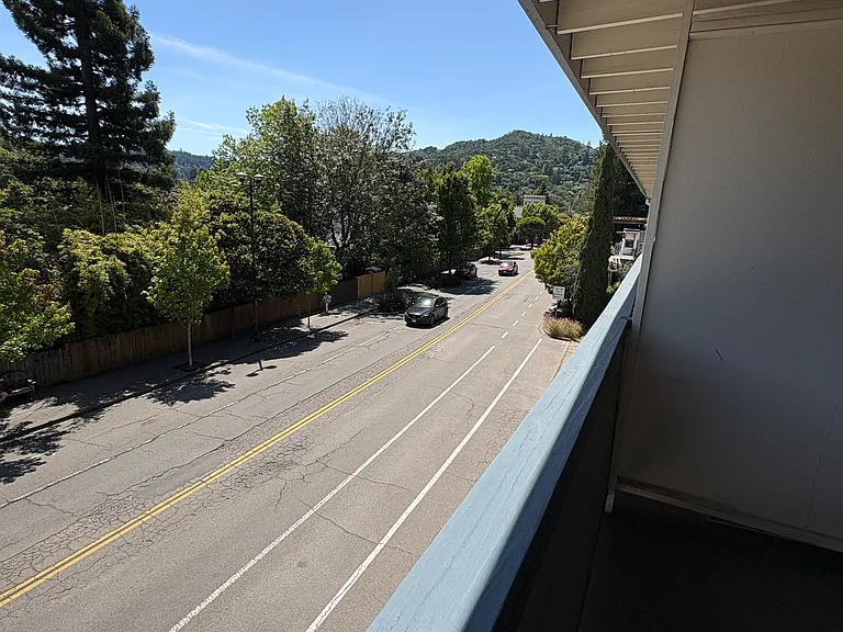 30' Balcony