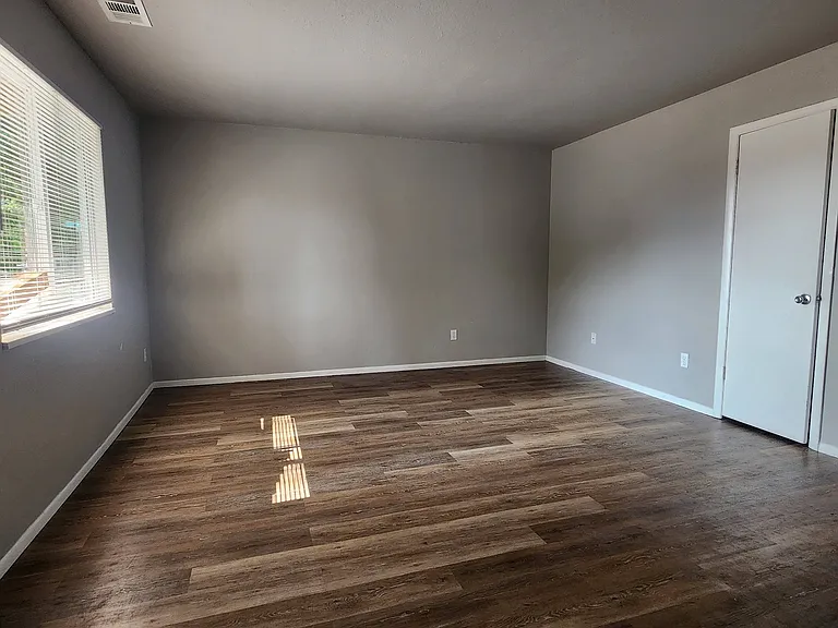 1025 Delaware Dr #2 — Photo 6