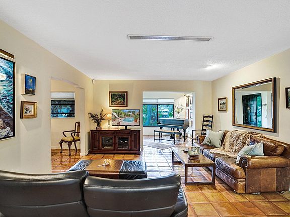 4th image of 420 NE 36th St #0