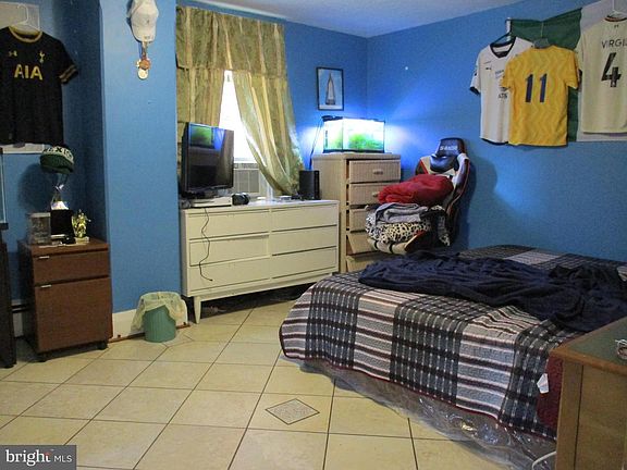 5th image of 127 Chester Ave