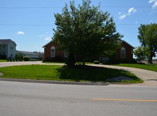 673 N Main St, Nashville, IL 62263