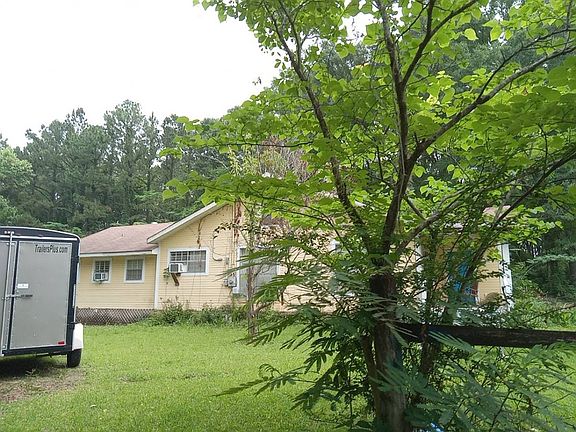 3rd image of 1040 Dogwood Dr