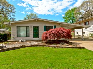 324 Saint Lawrence Dr, Ballwin, MO 63021