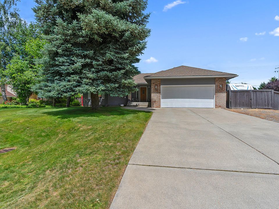 1st image of 577 E Cloverleaf Dr
