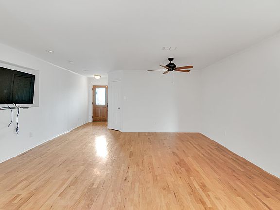 4th image of 9875 Dartmouth Dr