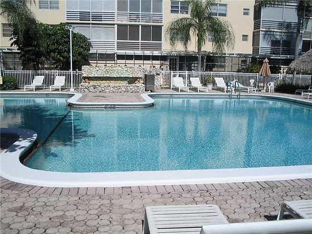 1st image of 406 NW 68th Ave APT 101