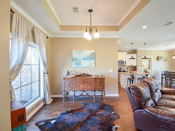 5th image of 384 Carly Ln