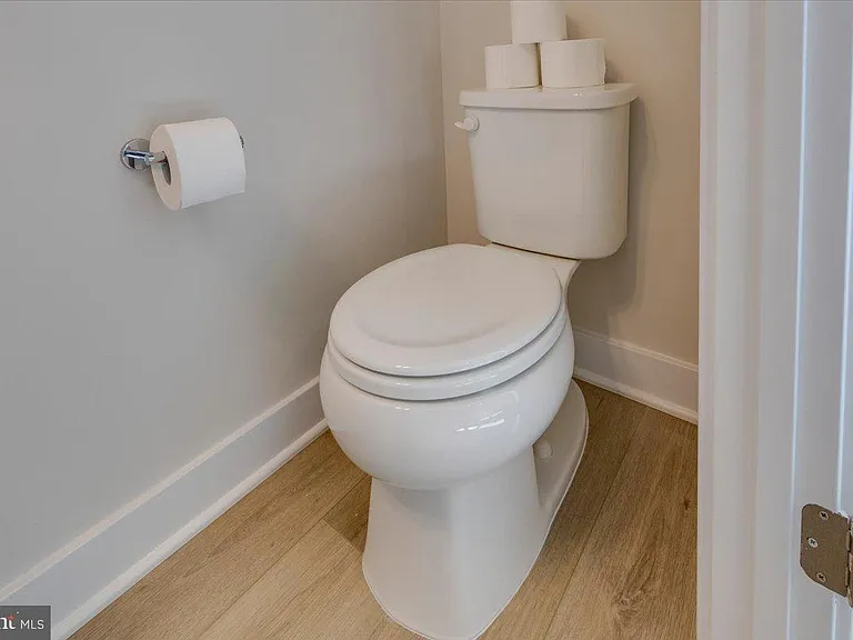 9390 Tanfield Dr — Photo 26