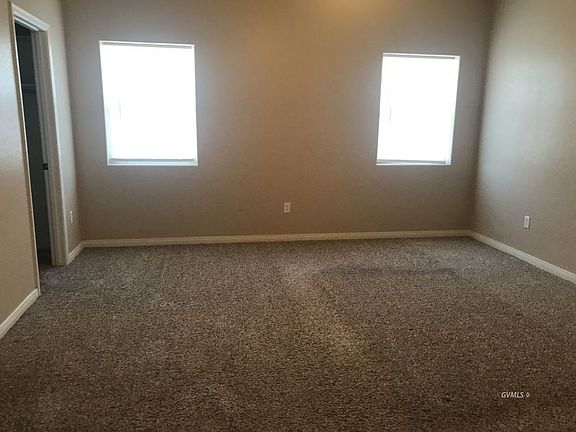 4th image of 1052 W Roadrunner St