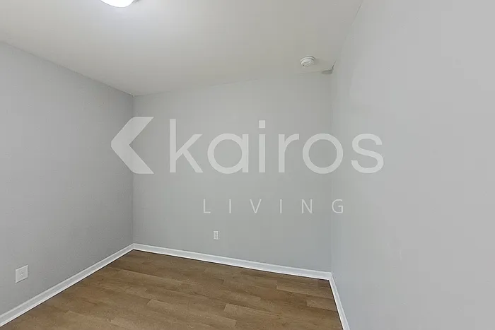 1010 E Macree Ter — Photo 8