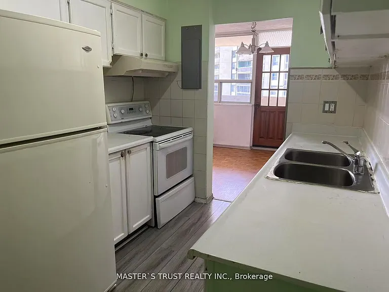 3420 Eglinton Ave E #903 — Photo 7