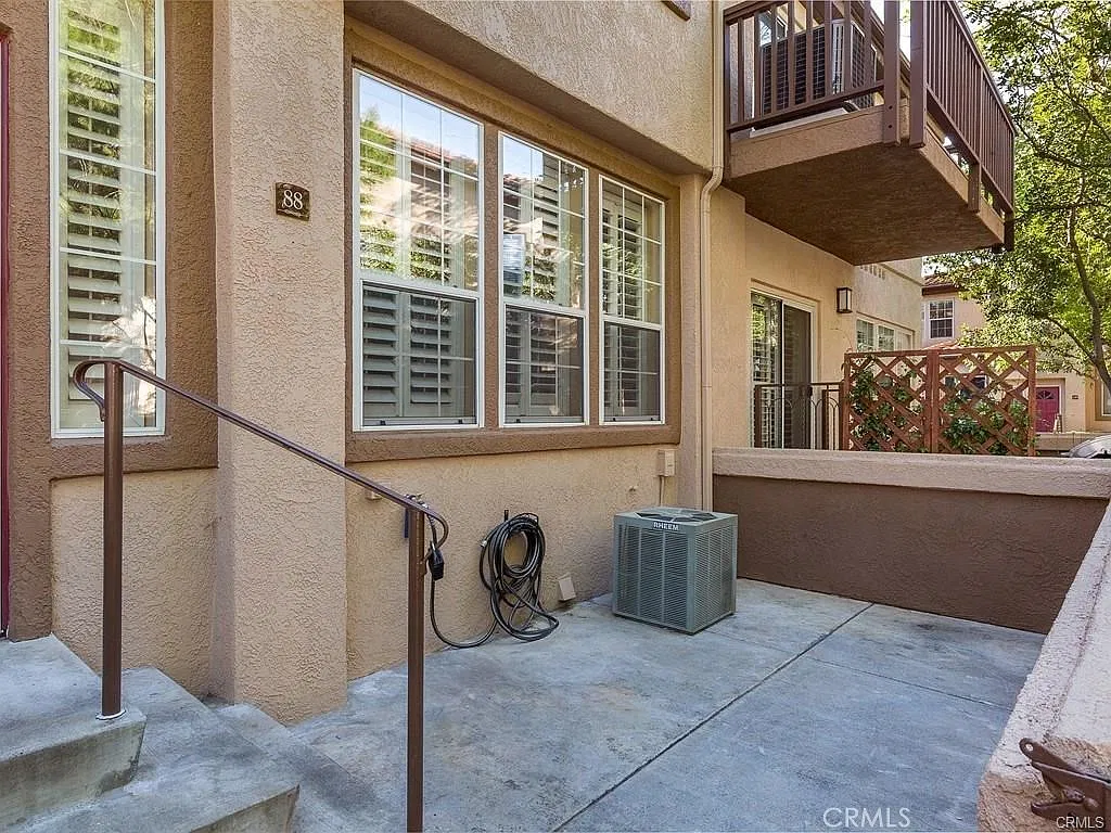2 bed, 2.5 bath, 1440 sqft, $3,600 — Photo 2
