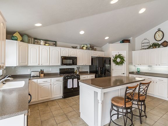 4th image of 2289 N 2150 W