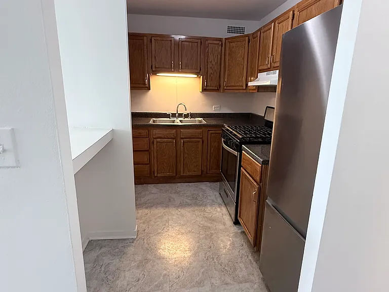 2901 S Michigan Ave #208 — Photo 8