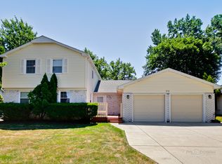 910 Dunham Ln, Buffalo Grove, IL 60089