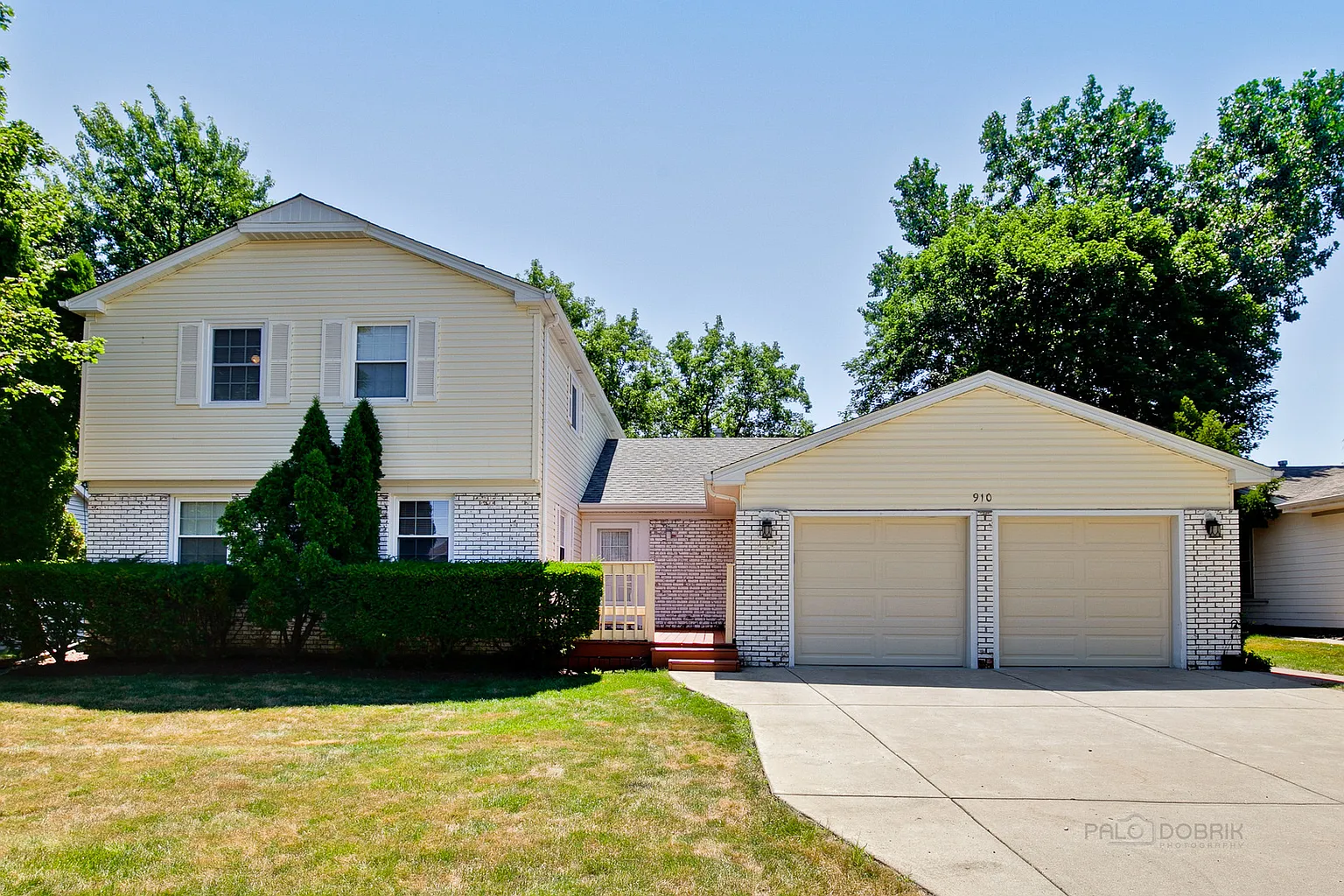 910 Dunham Ln photo 1