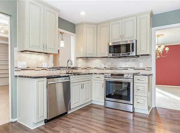 4th image of 7208 W 101st St